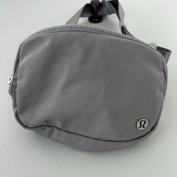 Lululemon Athletica Everyday Belt Bag 1L Silver - Picture 2 of 9